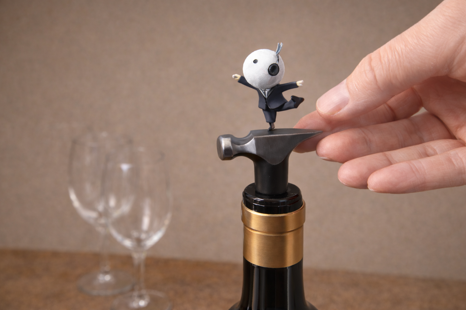 '사유의 한 잔' 피규어 위스키 보틀 스토퍼